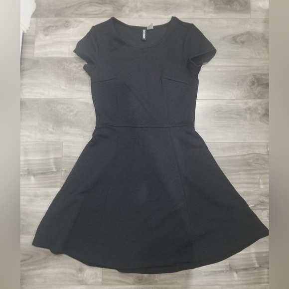 Basic black dress - Picture 2 of 2